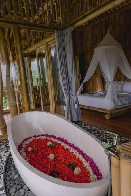 Villa Makerti Bali~Bamboo House à Selat Extérieur photo